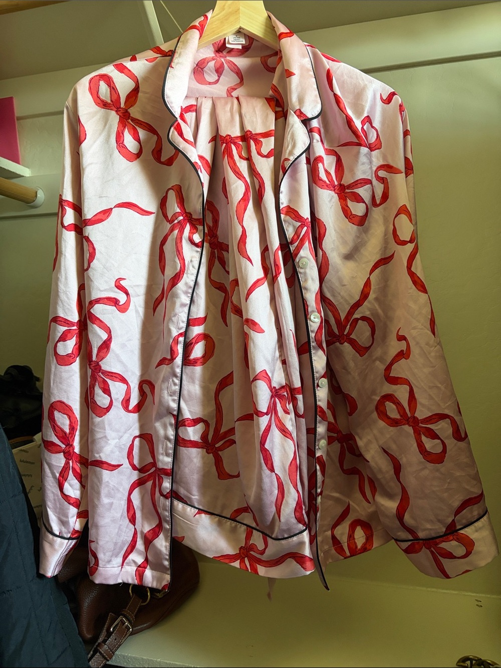 🎀Victoria's Secret Pink Satin Pajama Top with Red Bow Print